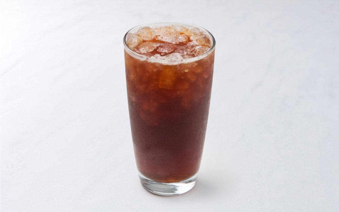 Iced Black Tea's two production methods share the taste of iced tea brewed in cold water and hot water.