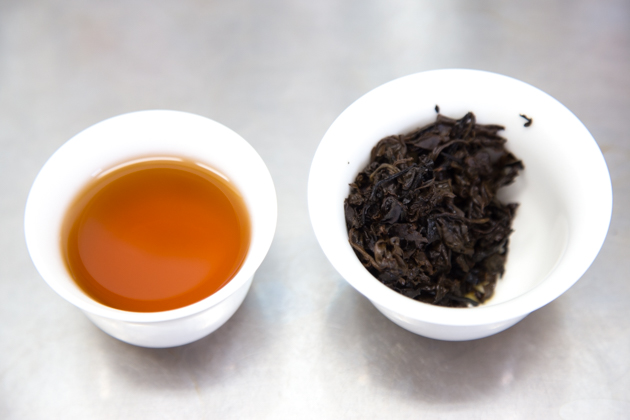 What is the difference between aroma and taste of Yunnan aged black tea produced in 2010? How much is 500 grams of authentic Dianhong 10 years old tea?