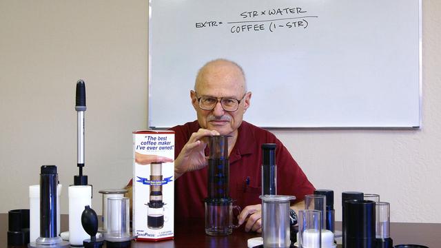 爱乐压咖啡壶：教你如何完成一杯完美咖啡。