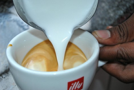 Art Caffe Latte 图解叶型咖啡拉花做法 