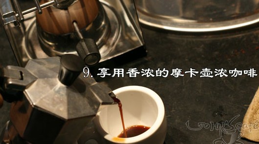 在家使用摩卡壶制作浓缩咖啡