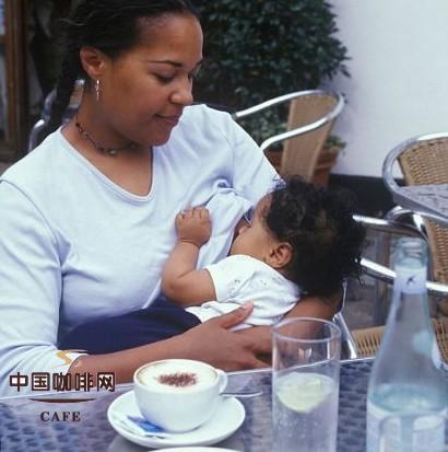 进行母乳喂养的母亲，最好限制咖啡因摄取