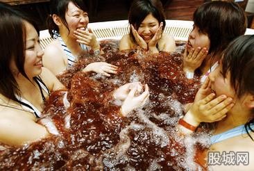 日本推出巧克力温泉1