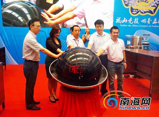 6月17日，第四届“中国福山杯国际咖啡师冠军赛”在中国咖啡第一镇“福山咖啡文化风情镇”开赛。(南海网记者