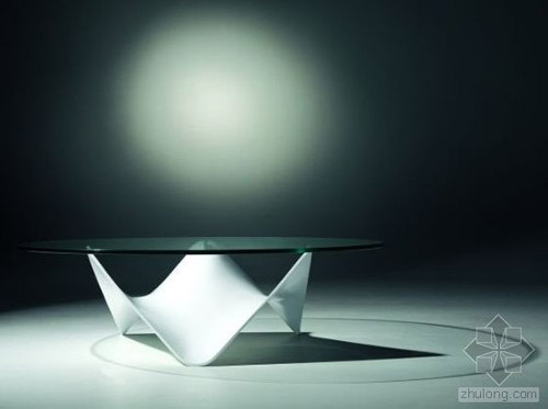流线型设计的黄貂鱼咖啡桌