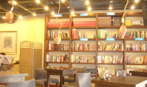 the-bookstore-coffee-for-the-love-to-read-a-friends-cafe 1