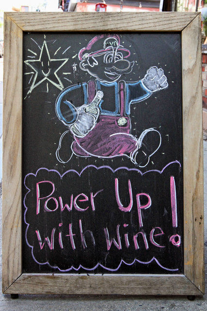 Uva Wines & Spirits 外的小黑板