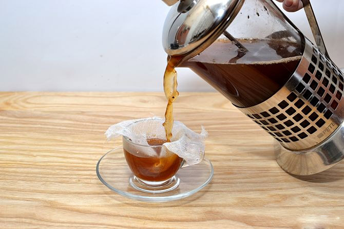 Make-Espresso-Beverages-With-a-French-Press-Step5