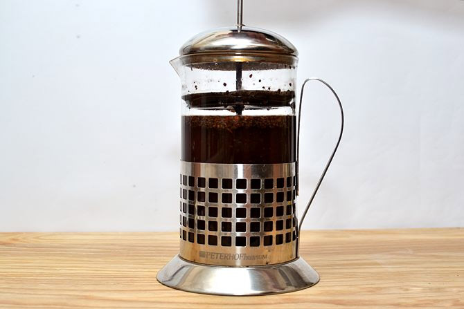 Make-Espresso-Beverages-With-a-French-Press-Step2