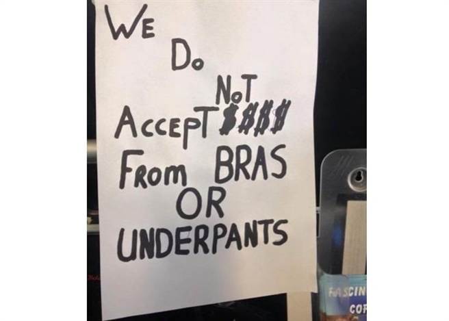 澳咖啡店公告呼吁：别从胸罩拿钱给我(图／东网)