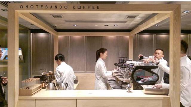 Omotesando Koffee|整个店包括logo在内都充斥着正方形元素