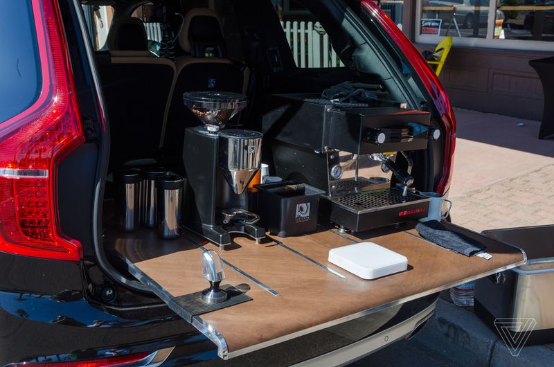 瑞典的沃尔沃决定将自己的车展变身成为移动的咖啡站