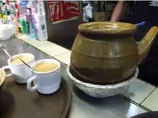 中药瓦煲煮出醇香咖啡 竟已有200多年历史 中国财经新闻网 http://www.prcfe.com