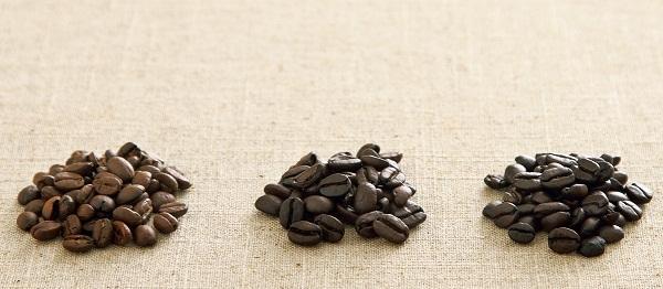 小型多功能焙炒機可用來炒咖啡、乾燥蔬果。