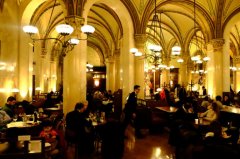 我不在咖啡馆，就在前往咖啡馆的路上——维也纳中央咖啡馆