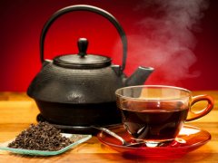 红茶什么时候喝比较好，正确时间喝茶好处多！红茶晚上喝影响睡眠